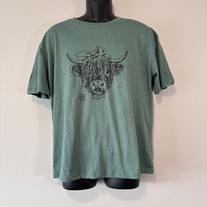 SHEIN Men's Size XS Green Graphic T-Shirt Highland Cow Bow Print Casual Tee NIB